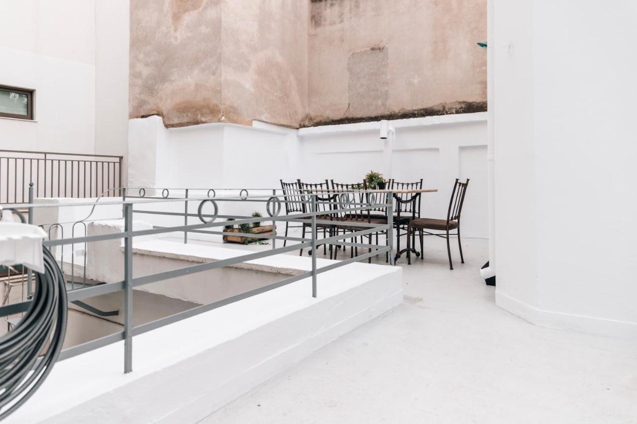 Monastiraki-Psiri, Old Town, 3-Bdr Apt, Sleep 6-10P, Spacious Court Yard Atena Exterior foto
