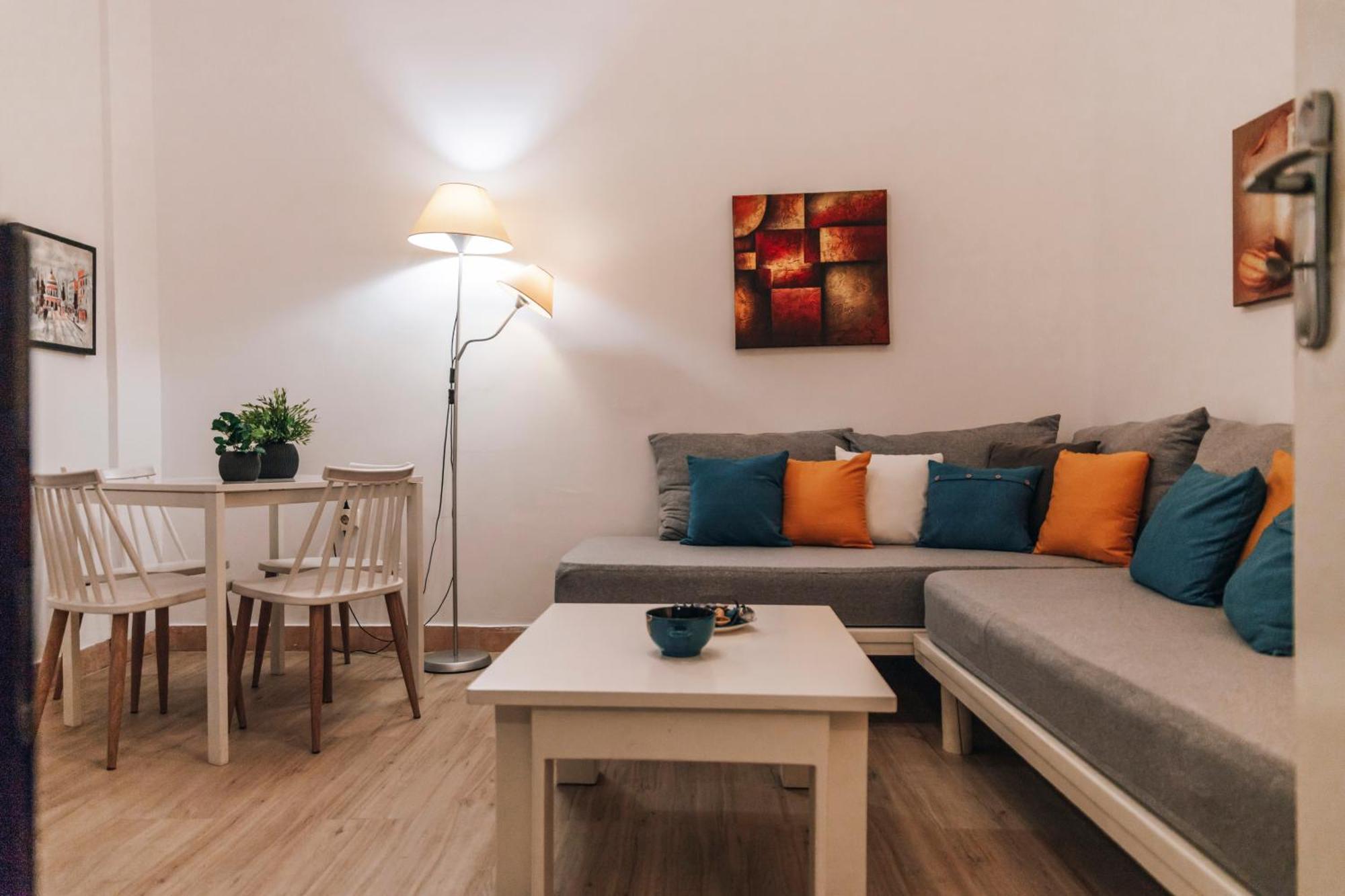 Monastiraki-Psiri, Old Town, 3-Bdr Apt, Sleep 6-10P, Spacious Court Yard Atena Exterior foto