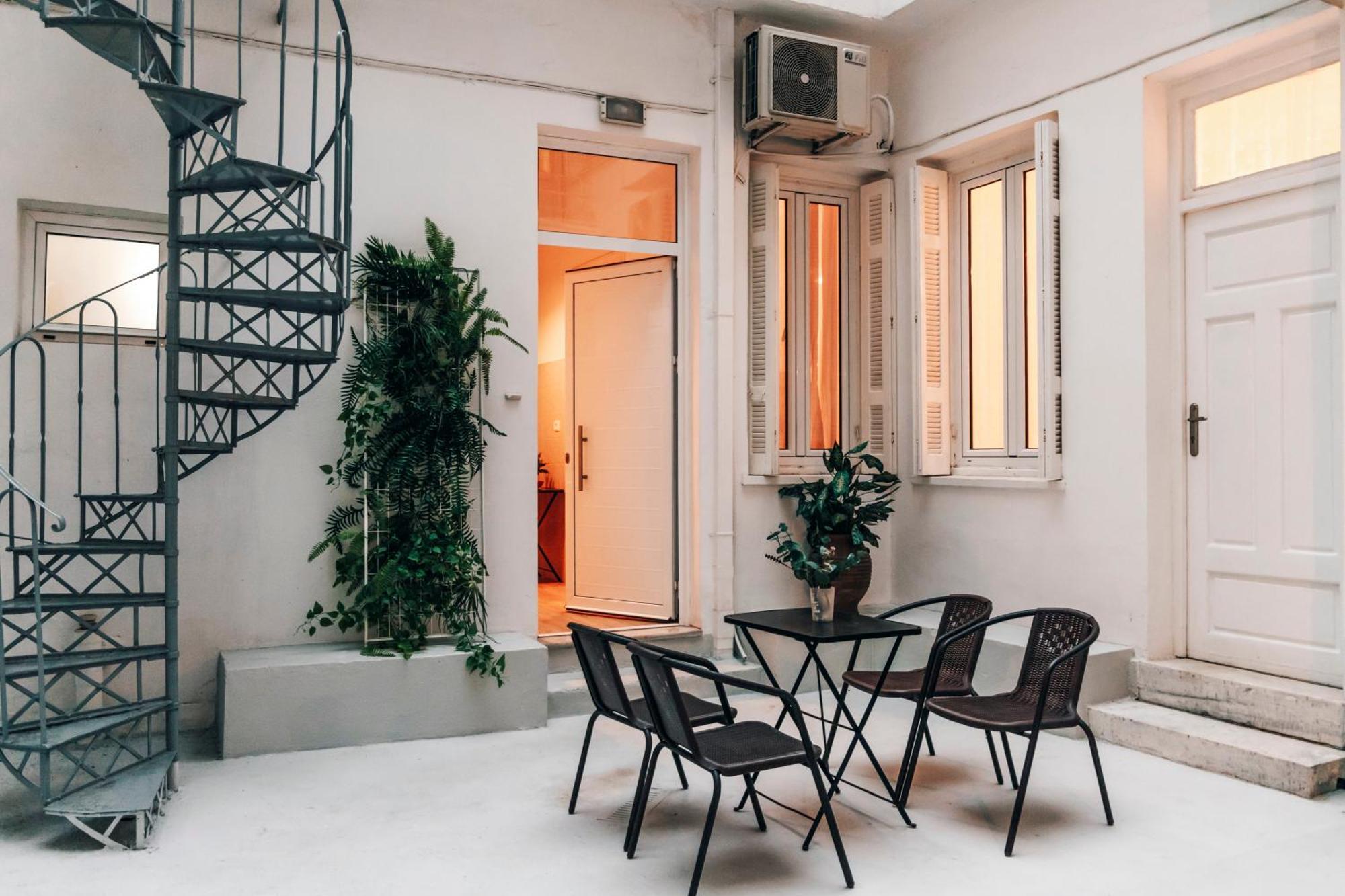 Monastiraki-Psiri, Old Town, 3-Bdr Apt, Sleep 6-10P, Spacious Court Yard Atena Exterior foto